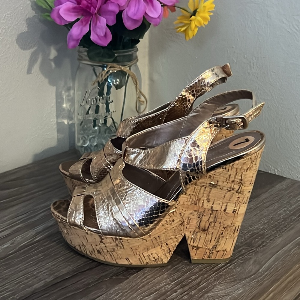 BCBGeneration Edelle Chunky Cork Wedges Platforms Rose Gold Size 7B - Picture 4 of 16